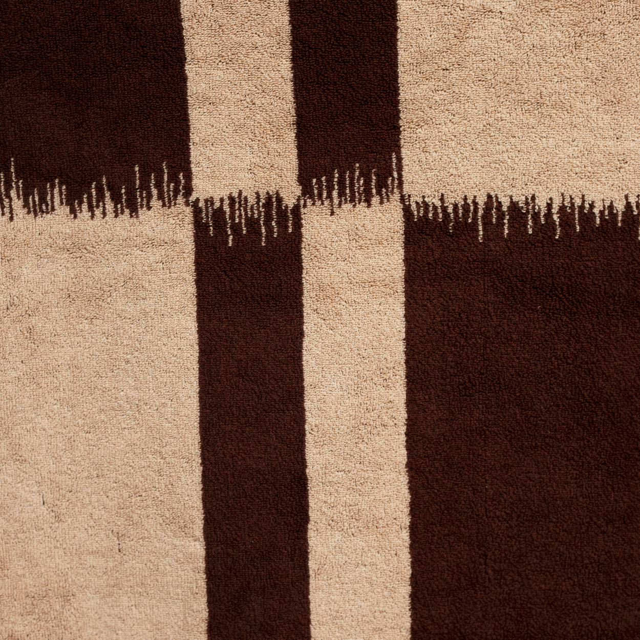 Woman with Autumn Sonata Karin Bath towel close up.