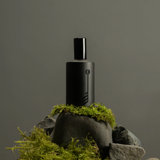 Fischersund Utilykt EDP Icelandic Fragrance on black rock with moss