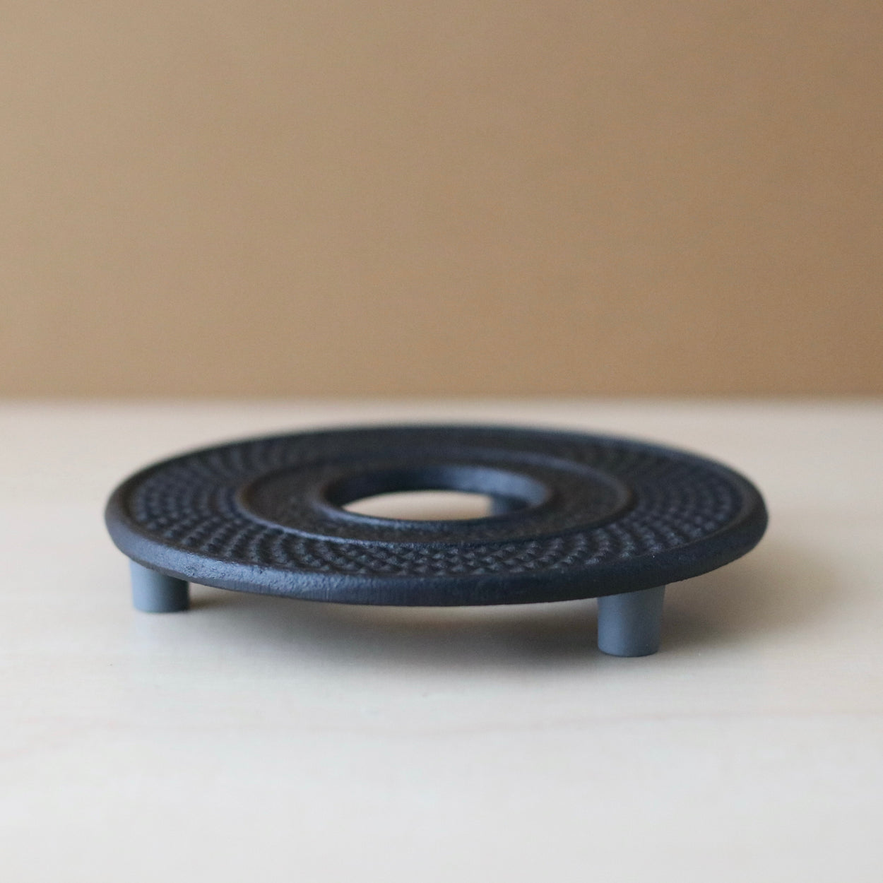 Nambu tetsuki small Japanese iron pot stand side profile