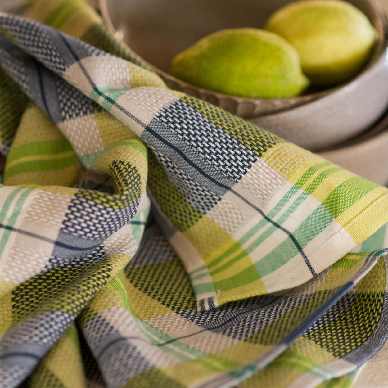 Mungo Vadoek Cotton Tea Towel Dill with bowl of lemons