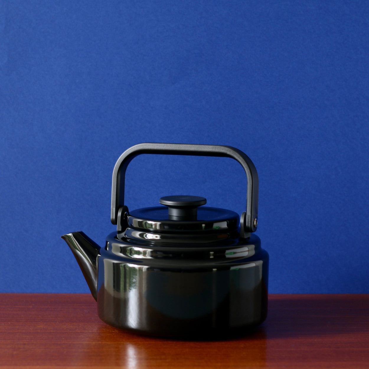 Noda Horo Amu Kettle Black against blue background