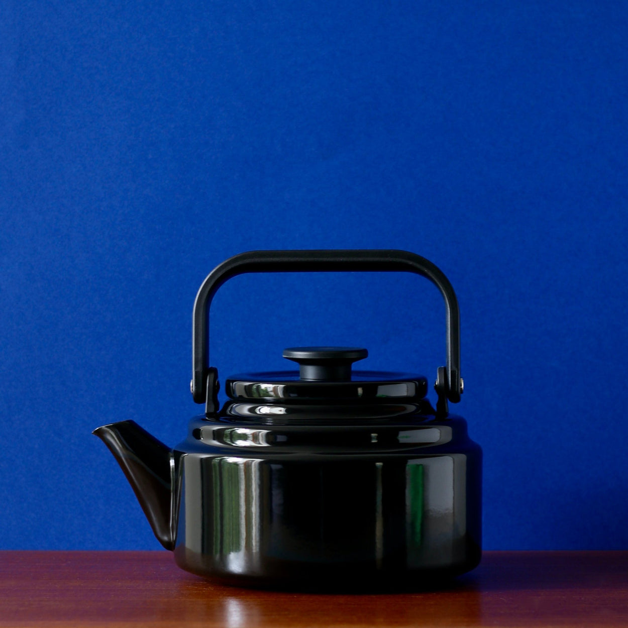 Noda Horo Amu Kettle Black against blue background