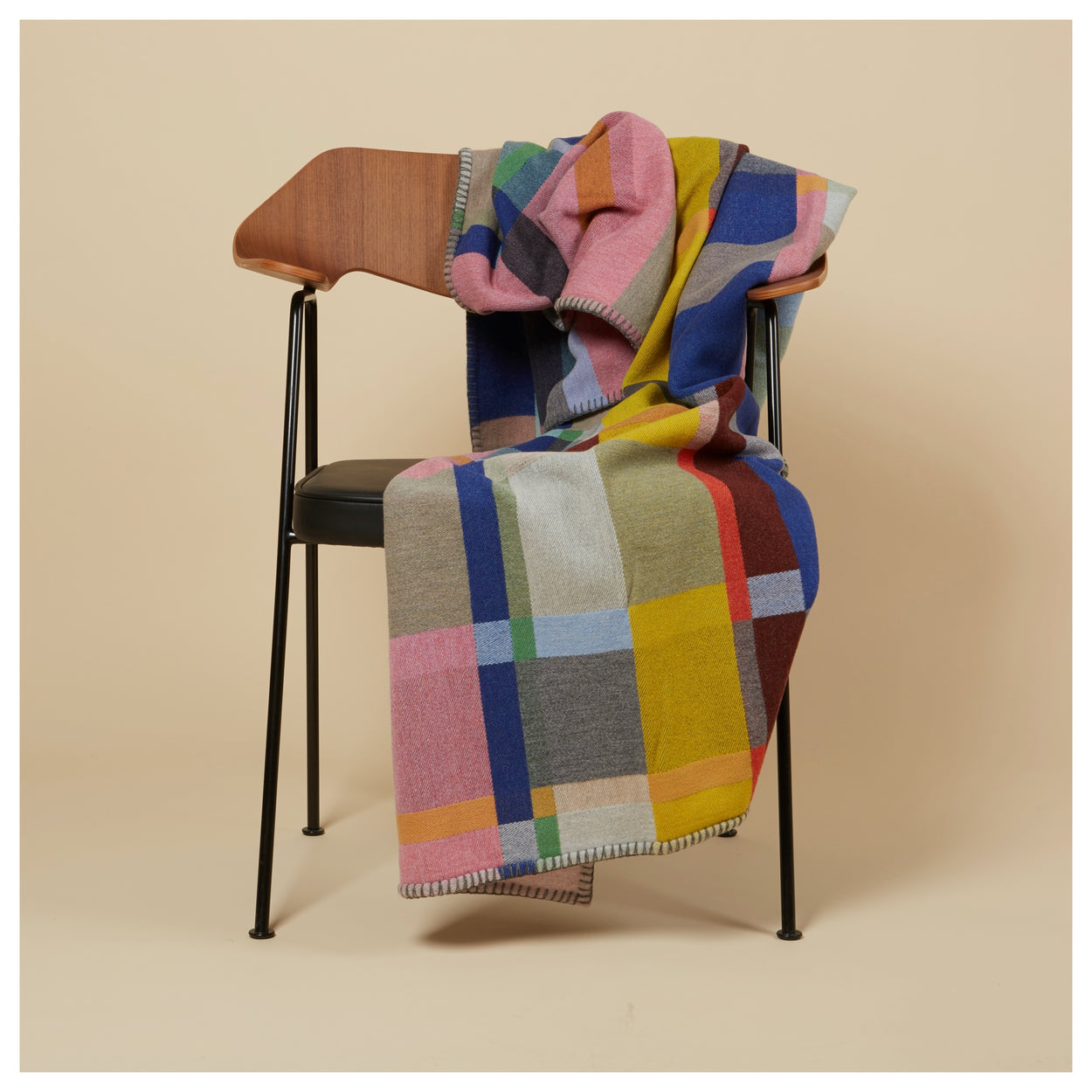 Premium Merino Lambswool Throw Blanket - Lloyd in pink and blue