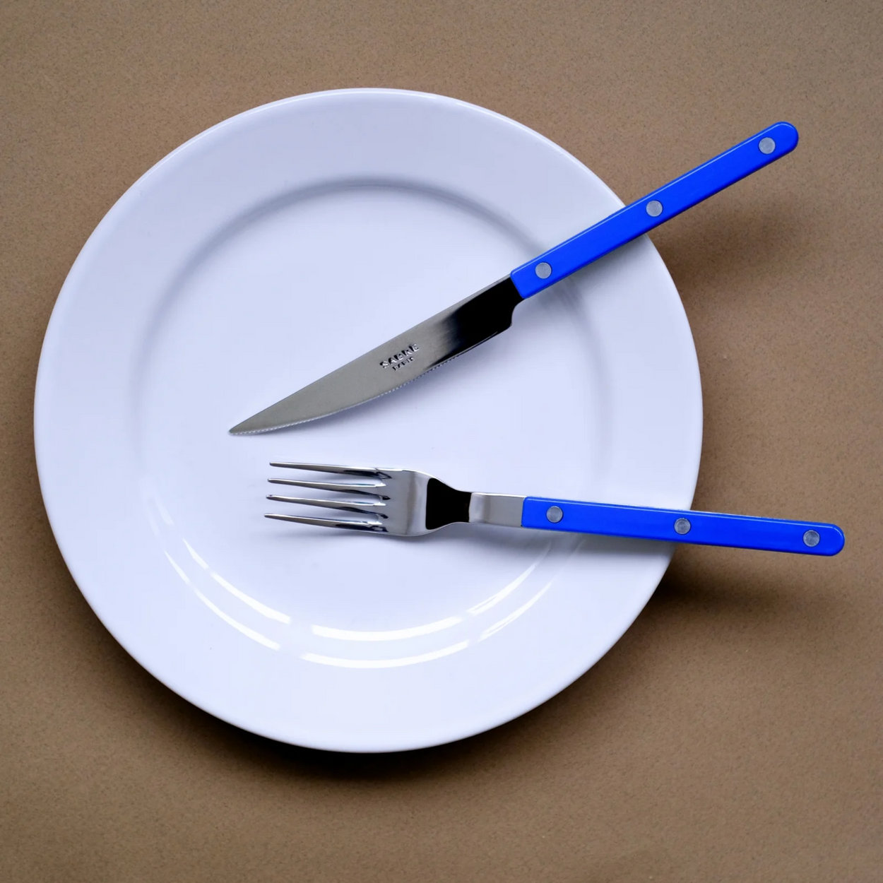 Sabre Bistrot Cutlery 4 Piece Set - Lapis Blue on plate