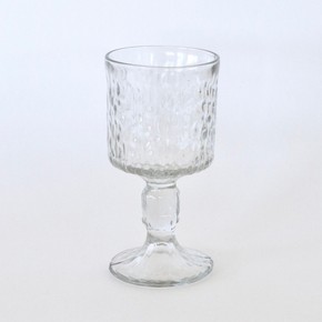 Ravenhead Icy Bark Siesta Wine glass against a white background.