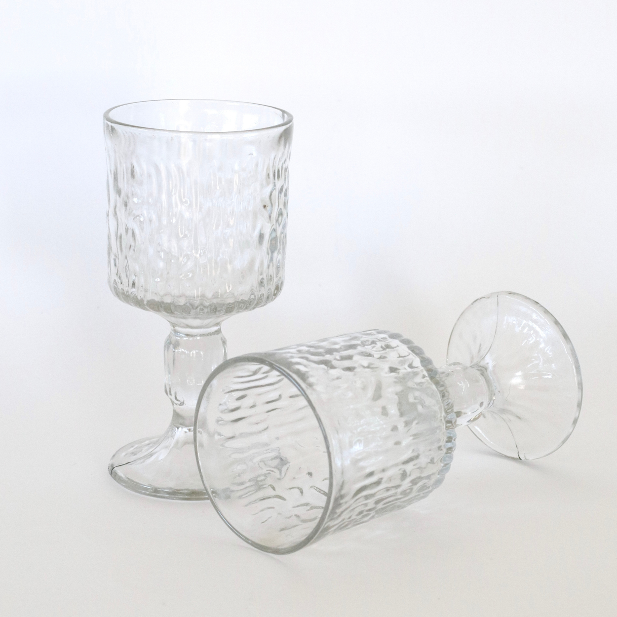 Ravenhead Icy Bark Siesta Wine glasses against a white background.