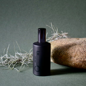 Fischersund No.54 EDP Fragrance with rock and moss with a green background