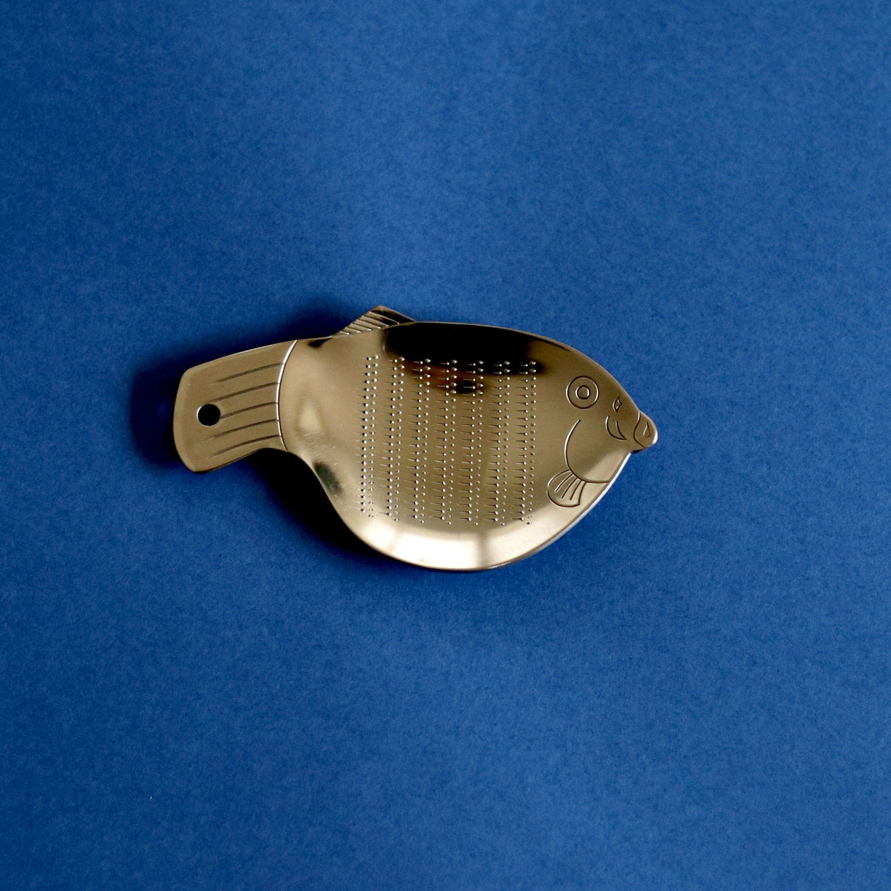 Japanese Ginger Grater - Puff Fish with blue background.