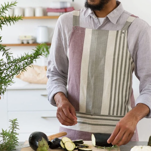 Man with beard wearing a Mungo cotton linen chefs apron.