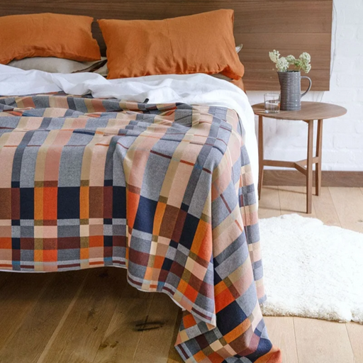 Mungo Double cloth Karoo bedspread on bed.