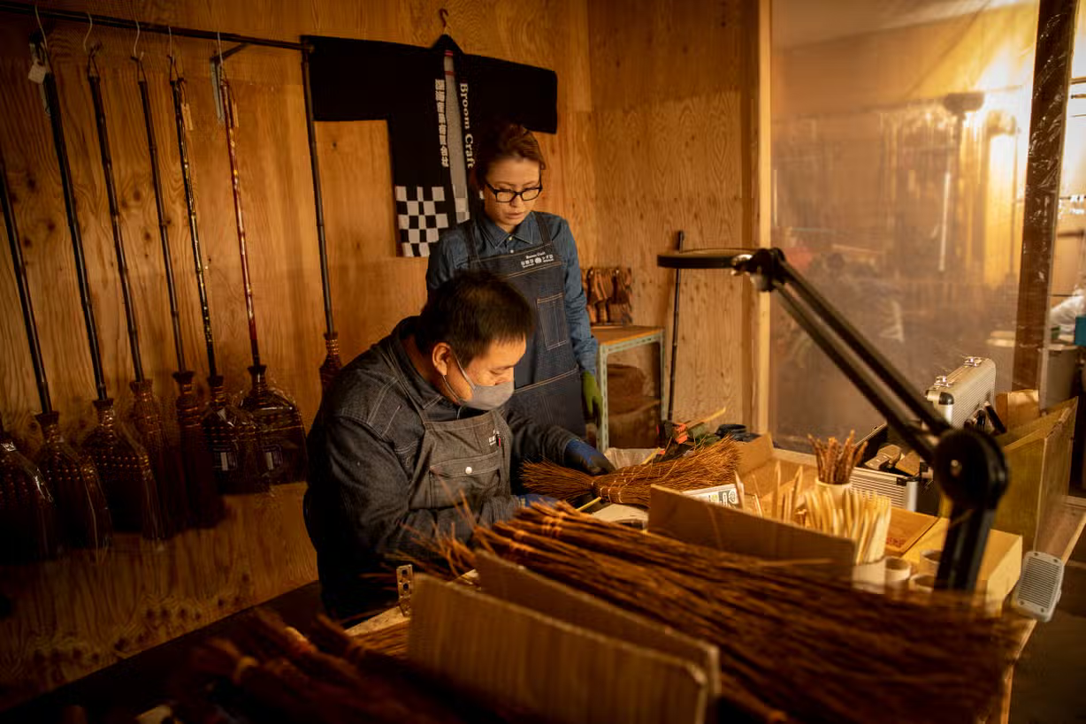 Japanese Harimi Dustpan workshop artisans man and woman.