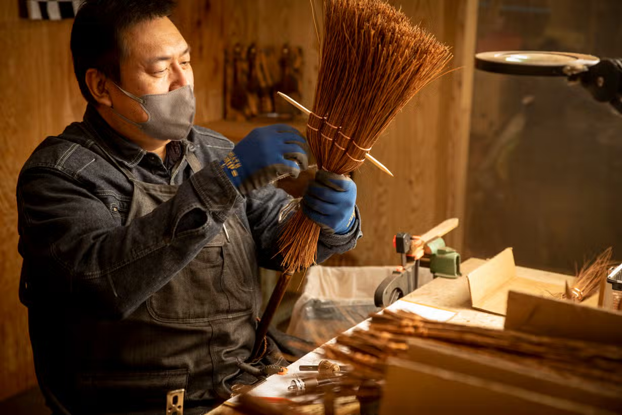 Japanese Harimi Dustpan workshop artisan.