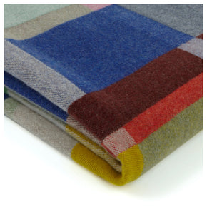 Premium Merino Lambswool Throw Blanket - Lloyd in pink and blue close up
